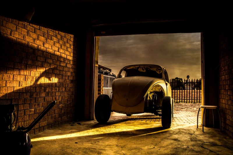 carrosserie-FALICON-min_car_garage_volkswagen_sunset_vw_beetle-81658